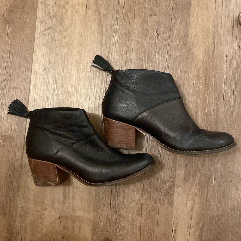 Toms Booties in Black Leather Size 7